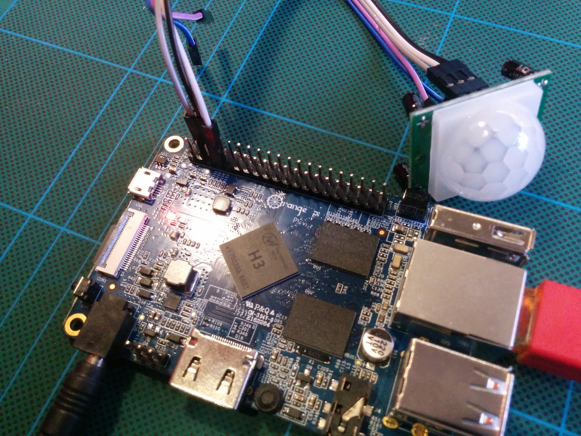 Sensor de movimientos HC-SR501 conectado por GPIO